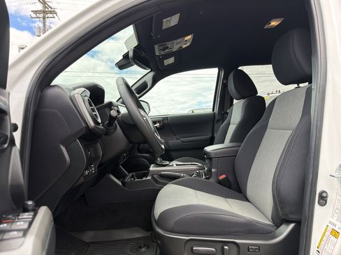 Used 2023 Toyota Tacoma TRD Off-Road AWD/4WD image 10