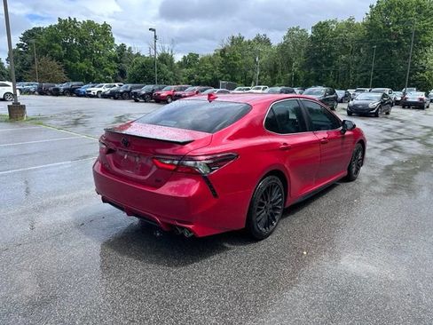 Used 2022 Toyota Camry SE FWD image 3