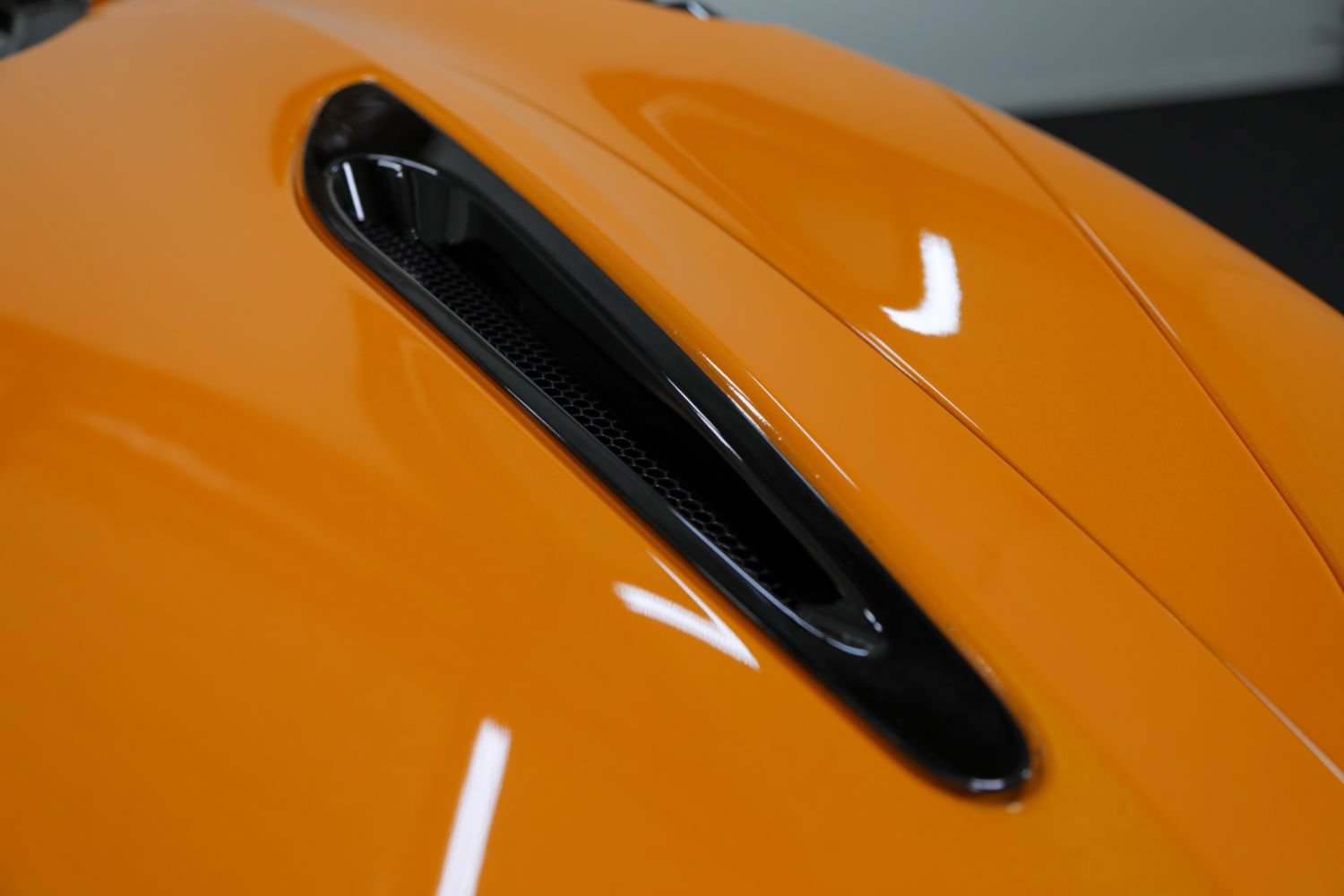 Used 2021 McLaren 765LT RWD image 17