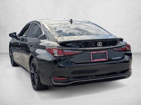 Used 2022 Lexus ES 300h F Sport image 7