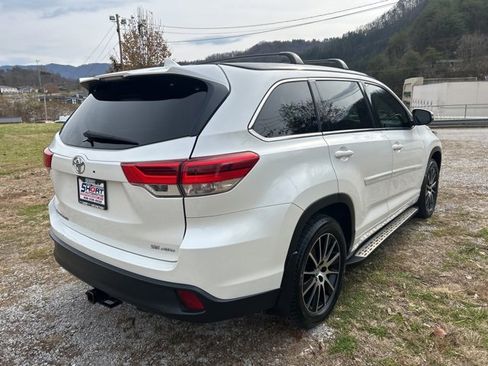 Used 2018 Toyota Highlander SE image 7