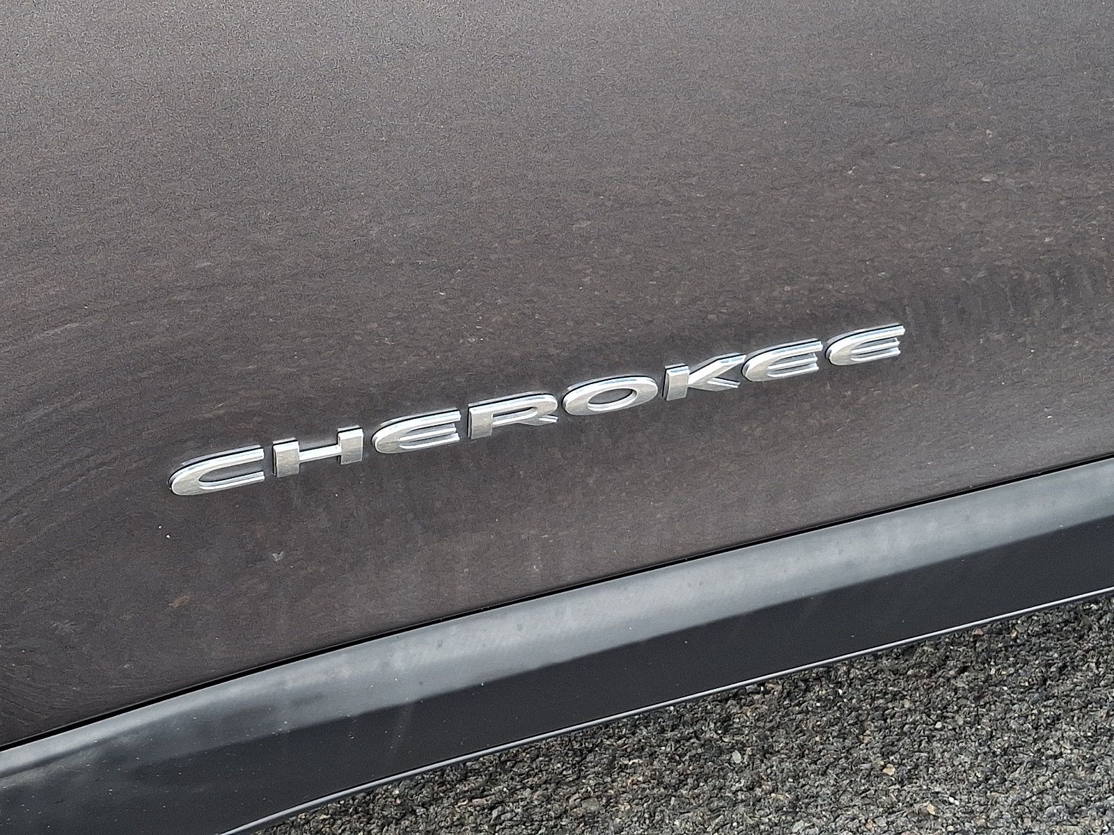 Used 2019 Jeep Cherokee Latitude Plus w/ Cold Weather Group AWD/4WD image 30