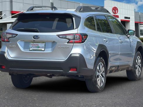 Used 2025 Subaru Outback Premium AWD/4WD image 4