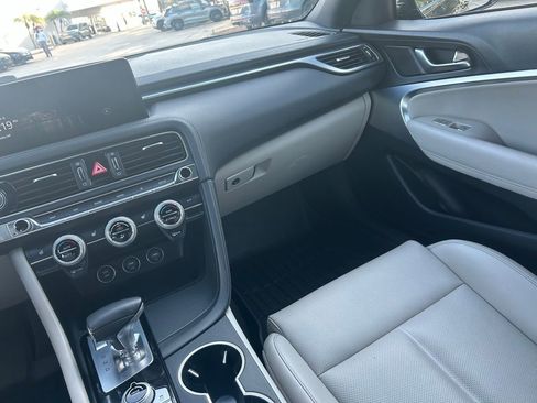 Used 2023 Genesis G70 2.0T image 11