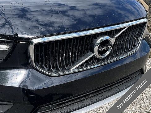 Used 2021 Volvo XC40 T4 Momentum FWD image 25
