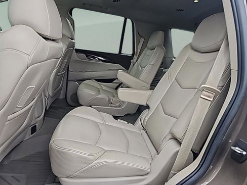 Used 2016 Cadillac Escalade Luxury image 30