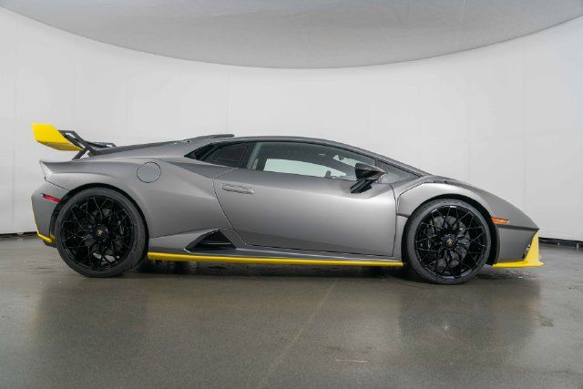 Used 2022 Lamborghini Huracan STO RWD image 9
