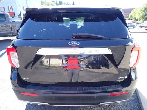 Certified 2022 Ford Explorer XLT w/ Equipment Group 202A image 4