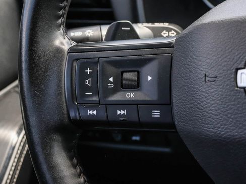 Used 2025 Nissan Rogue SV AWD/4WD image 28