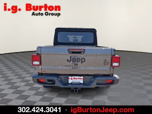 Used 2022 Jeep Gladiator Sport AWD/4WD image 5