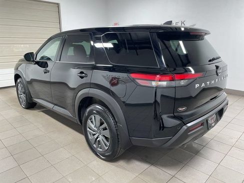 Used 2025 Nissan Pathfinder S AWD/4WD image 4