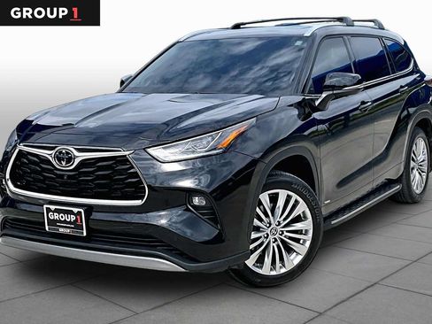 Used 2025 Toyota Highlander Platinum AWD/4WD image 1