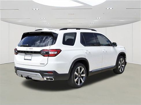 New 2025 Honda Pilot Touring image 4