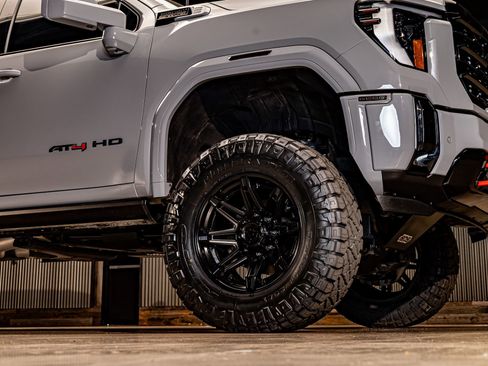 Used 2025 GMC Sierra 2500 AT4 w/ AT4 Premium Plus Package image 16