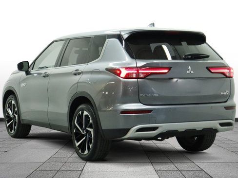 Used 2024 Mitsubishi Outlander 4WD Plug-In Hybrid image 5