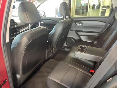 Used 2024 Nissan Rogue SV w/ SV Premium Package image 26