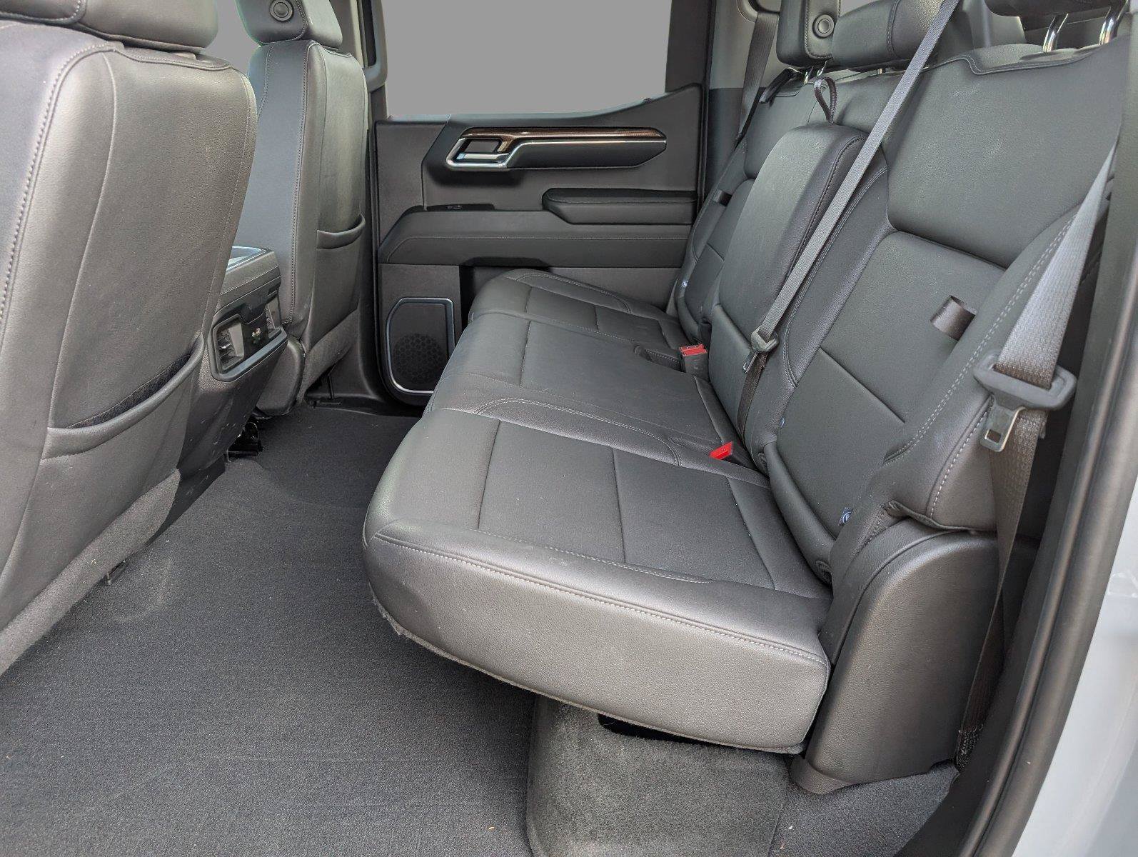 Used 2024 Chevrolet Silverado 1500 LT Trail Boss w/ LT Trail Boss Premium Package AWD/4WD image 34