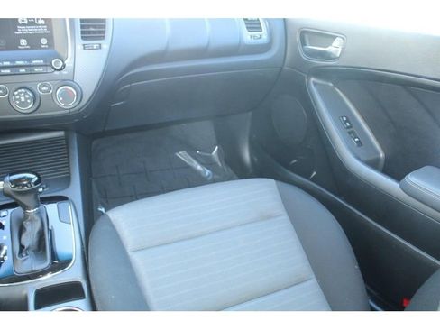 Used 2017 Kia Forte S w/ S Technology Package image 18
