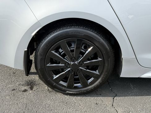 Certified 2022 Toyota Corolla LE image 11