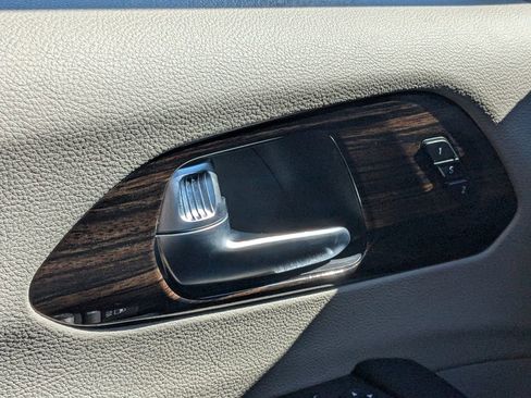 Used 2023 Chrysler Pacifica Limited image 24