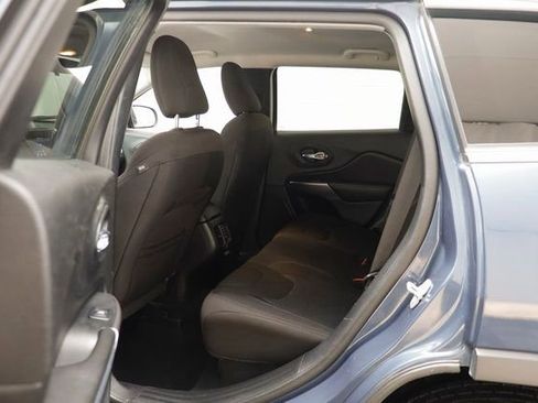 Used 2019 Jeep Cherokee Latitude w/ Cold Weather Group image 14