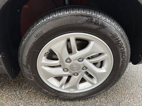 Certified 2025 Hyundai Venue SE image 37