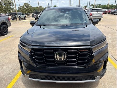 Used 2025 Honda Pilot TrailSport image 8