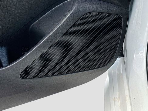 Used 2022 Toyota Corolla LE FWD image 18