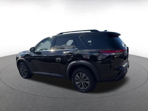 Used 2025 Nissan Pathfinder SV FWD image 10