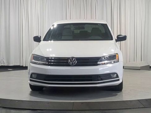 Used 2016 Volkswagen Jetta Sport FWD image 3