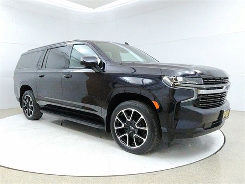 Used 2021 Chevrolet Suburban RST image 1
