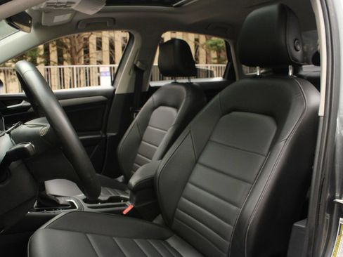 Used 2021 Volkswagen Jetta R-Line FWD image 16