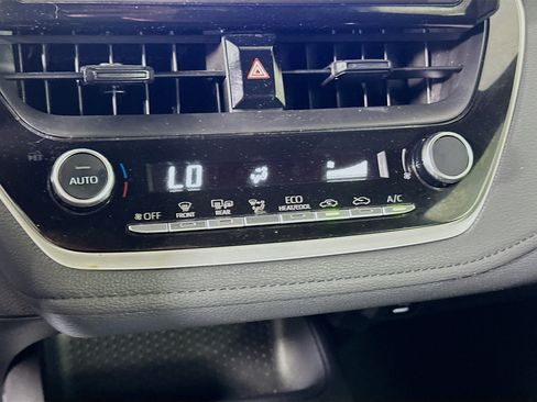 Used 2025 Toyota Corolla SE image 24