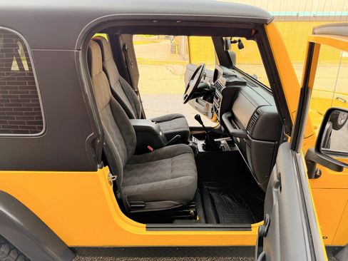 Used 2005 Jeep Wrangler Unlimited Rubicon AWD/4WD image 17