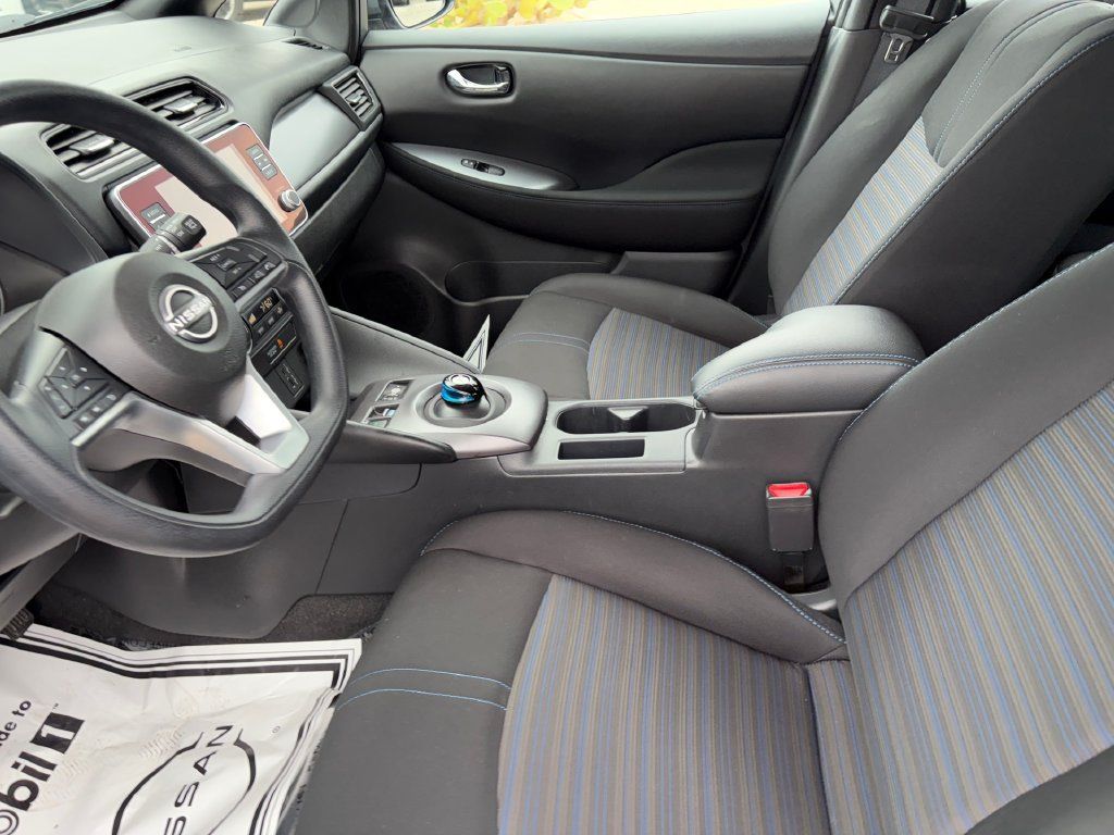 Used 2025 Nissan Leaf S FWD image 9