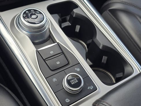 Used 2020 Ford Explorer Platinum w/ Premium Technology Package AWD/4WD image 29