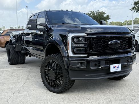 Used 2025 Ford F450 Platinum w/ FX4 Off-Road Package AWD/4WD image 2