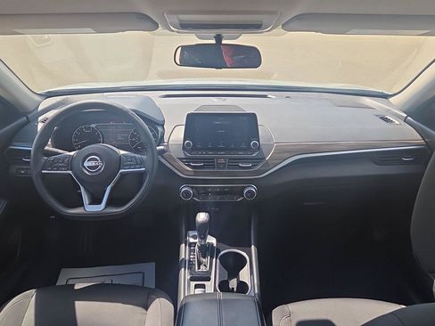 Used 2024 Nissan Altima 2.5 SV AWD/4WD image 15