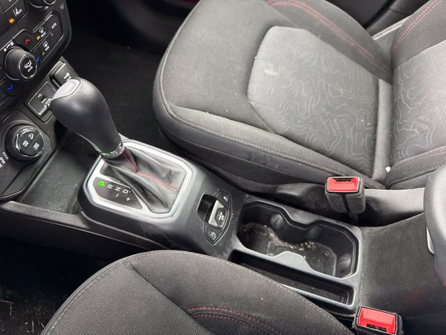 Used 2023 Jeep Renegade Trailhawk AWD/4WD image 26