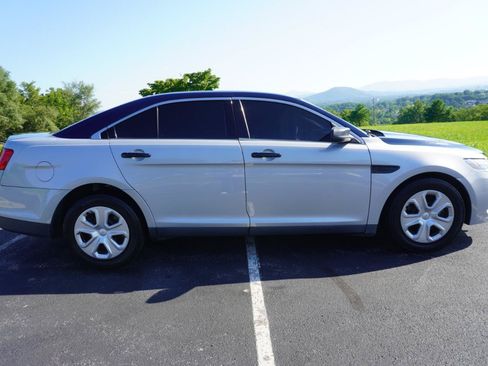 Used 2016 Ford Taurus Police Interceptor AWD image 15