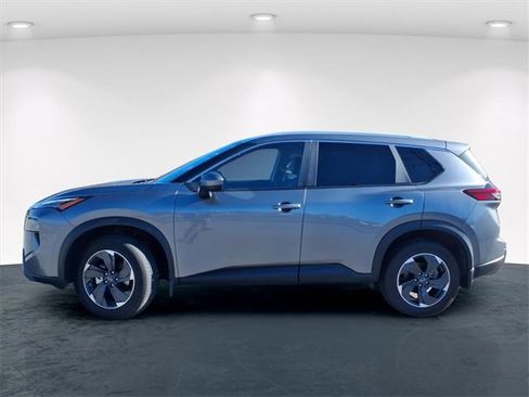 Used 2025 Nissan Rogue SV w/ SV Premium Package image 3