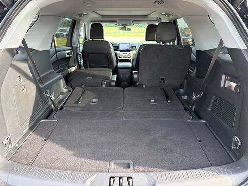 Used 2024 Ford Explorer XLT w/ Equipment Group 202A AWD/4WD image 18