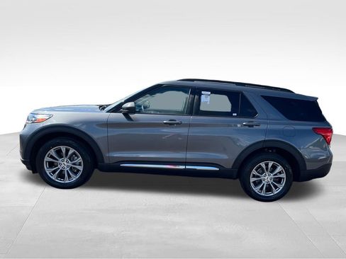Used 2022 Ford Explorer XLT w/ Equipment Group 202A AWD/4WD image 3