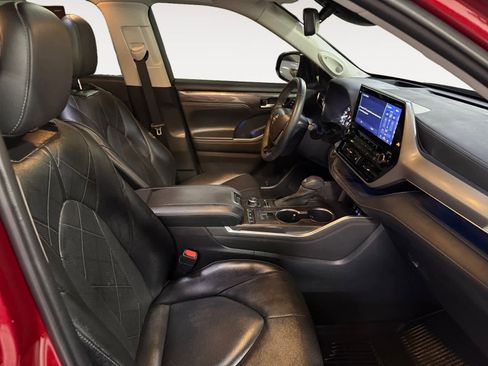 Used 2022 Toyota Highlander Platinum image 19