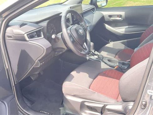 Used 2023 Toyota Corolla SE FWD image 3