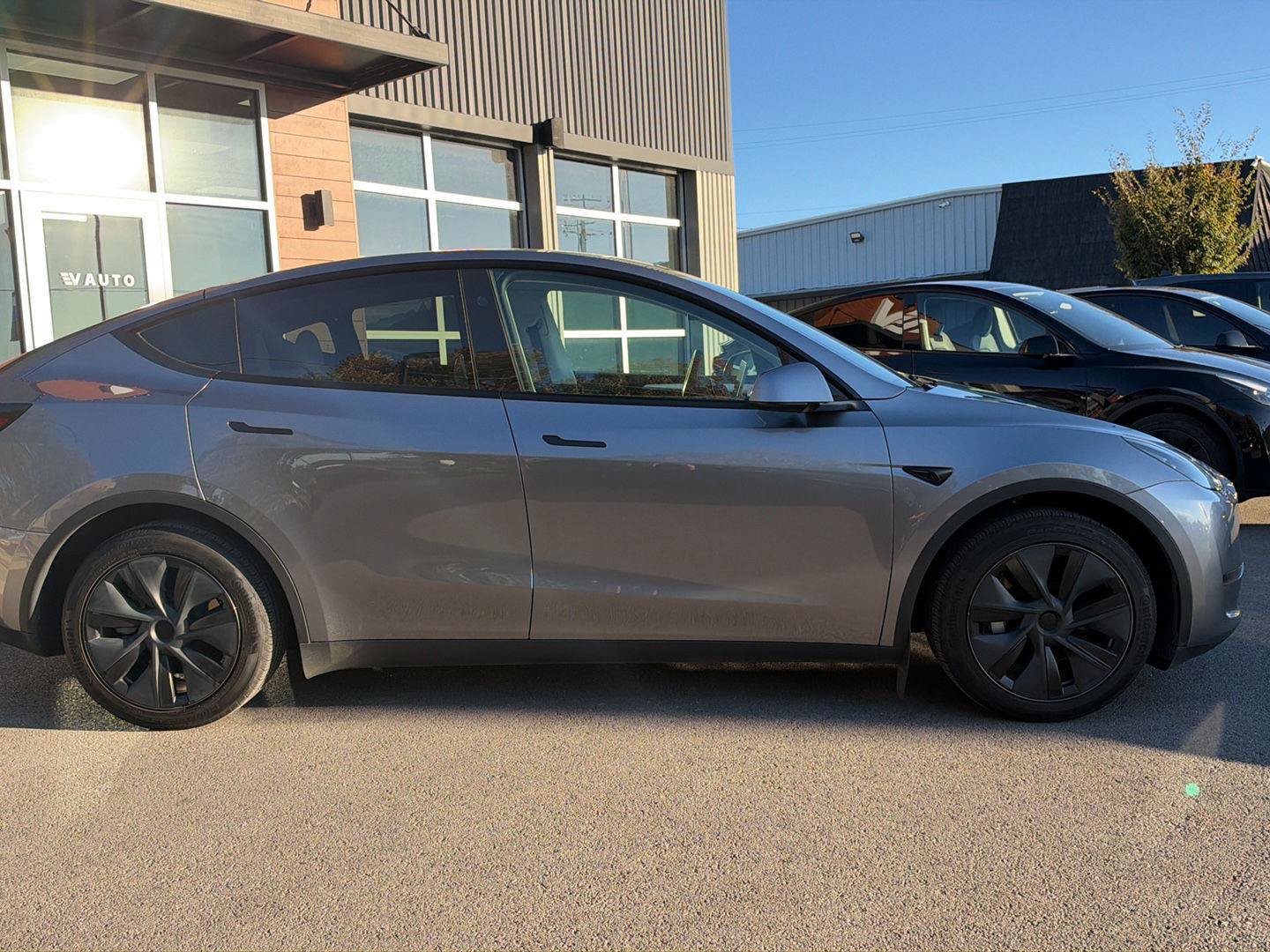 Used 2024 Tesla Model Y Long Range AWD/4WD image 9