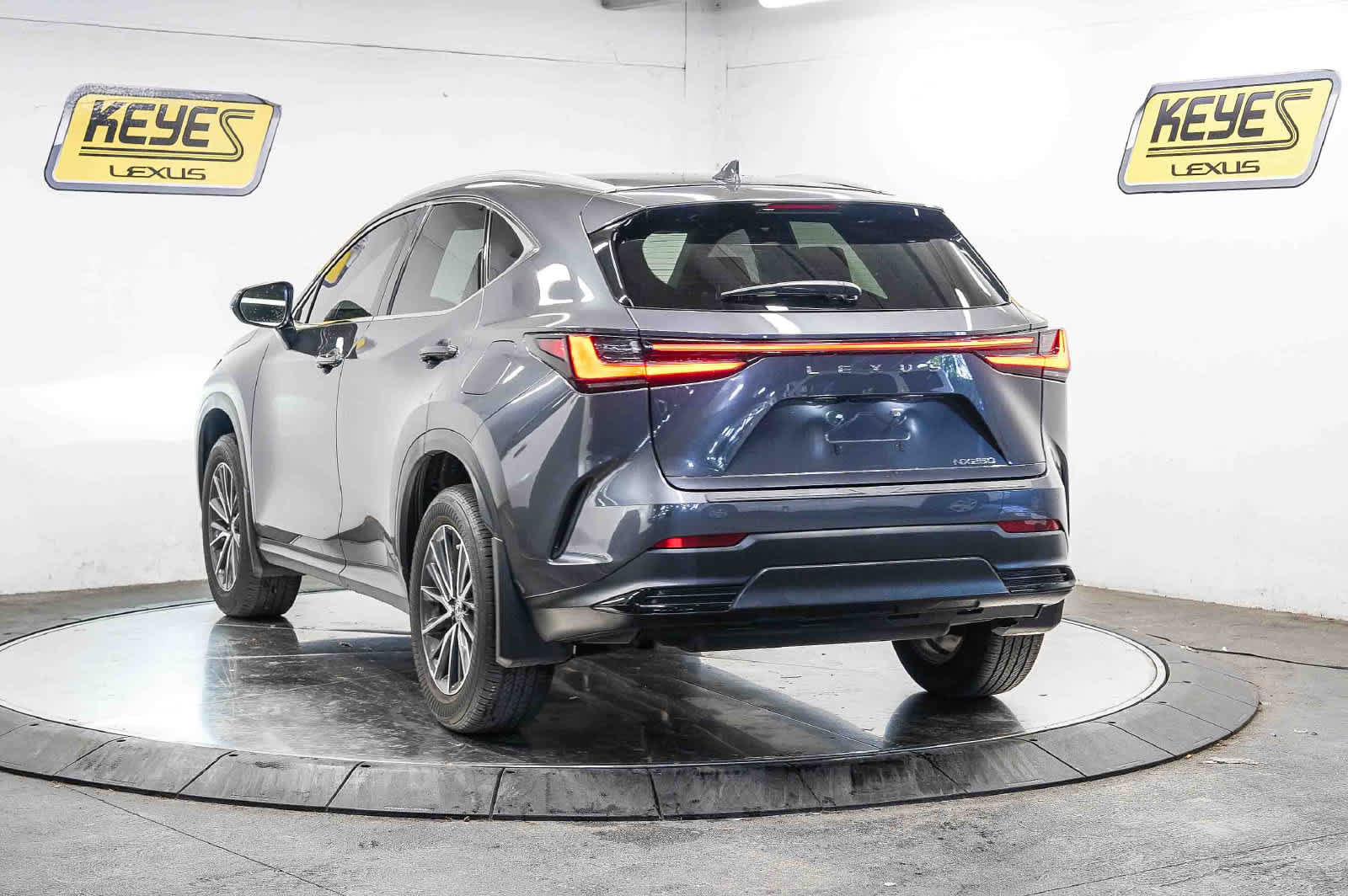 Used 2025 Lexus NX 250 FWD w/ Cold Area Package image 2