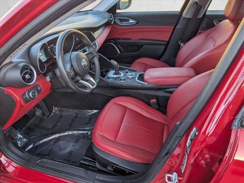 Used 2020 Alfa Romeo Giulia w/ Nero Edizione image 17