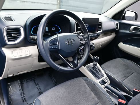 Certified 2025 Hyundai Venue Limited image 12