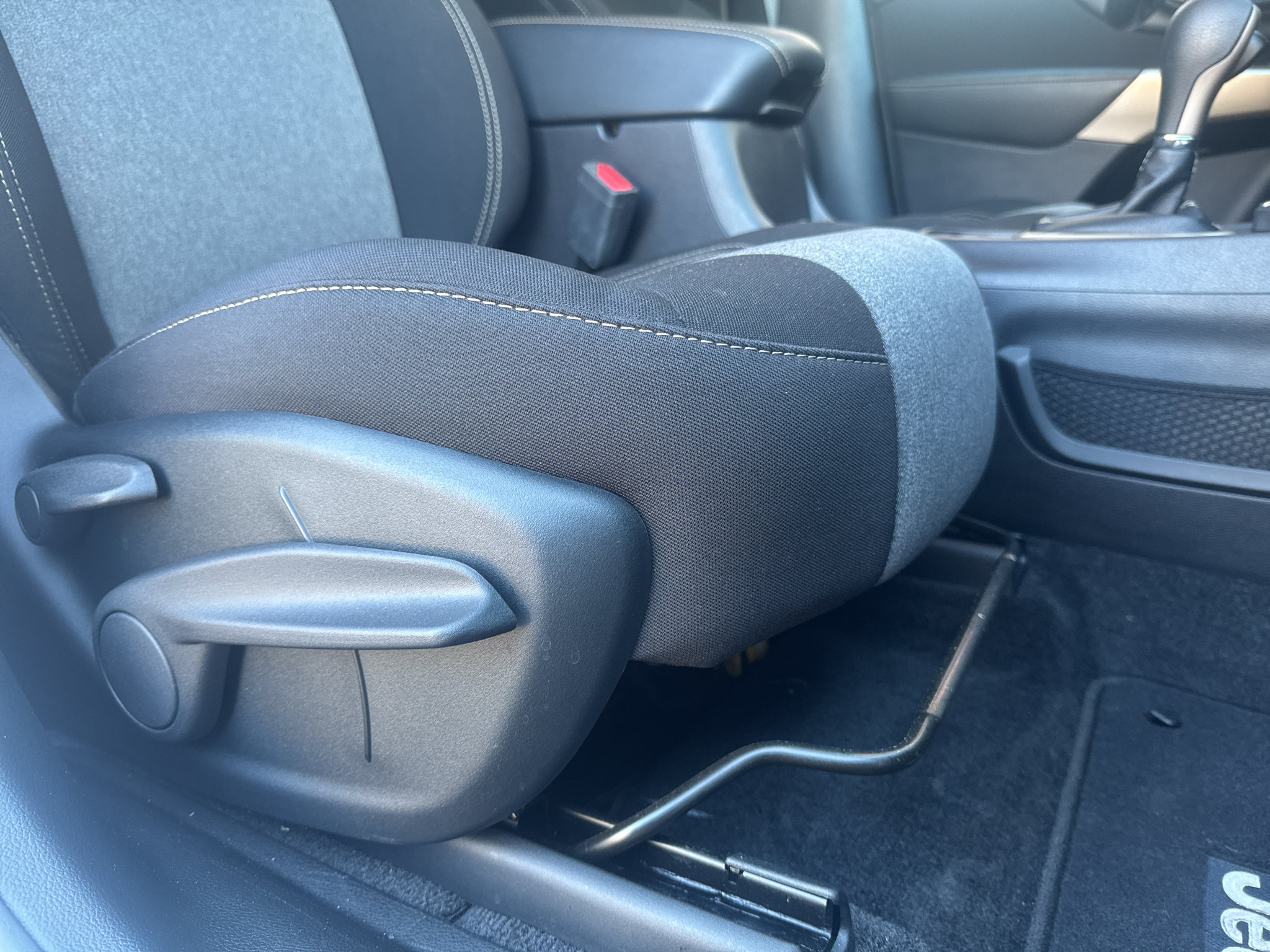 Used 2018 Jeep Cherokee Latitude w/ Safety Group AWD/4WD image 39